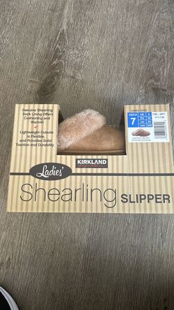 Ladies shearling slippers