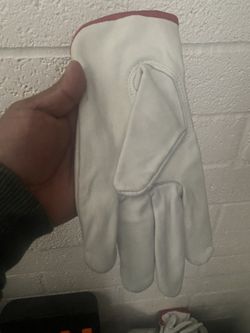 Small leather gloves