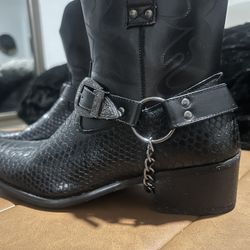 Men’s Cowboy Boots Size 9.5–perfect For Halloween 