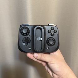 Razer Kishi universal mobile gaming controller