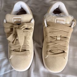 Pumas Womens Shoes Size 7.5