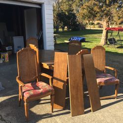 Dining Room Set With 6 Chairs.