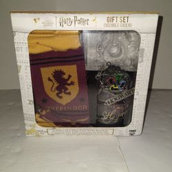 Harry Potter Gift Set 12 OZ Mug, Socks, Keychain Culture Fly