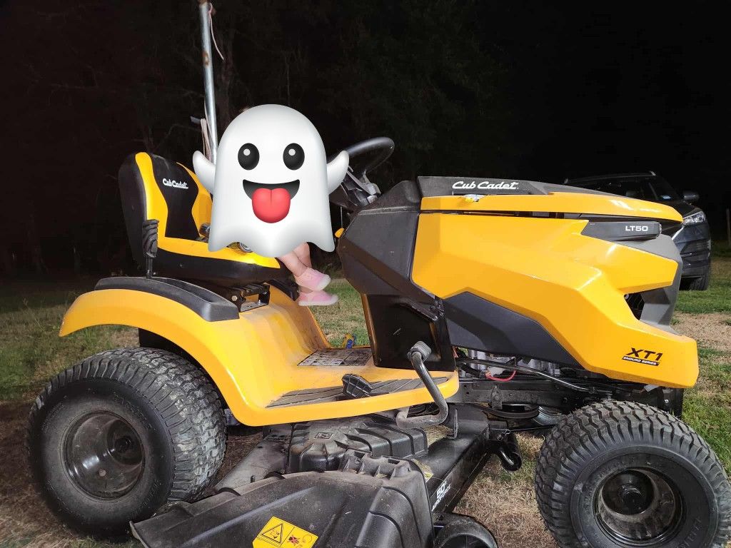 CUB CADET Riding Lawn Mower XT1 LT50
XT ENDURO SERIES
2025 