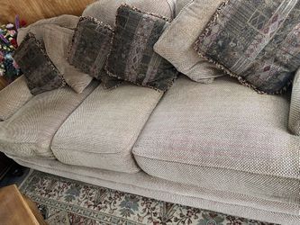 Very Sturdy and clean pet and smoke Free home 