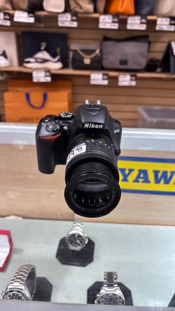 NIKON D3500