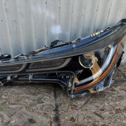   2019 2020 2021 2022  TOYOTA COROLLA HEADLIGHT LEFT DRIVER LED 81150-12L00 OEM Used