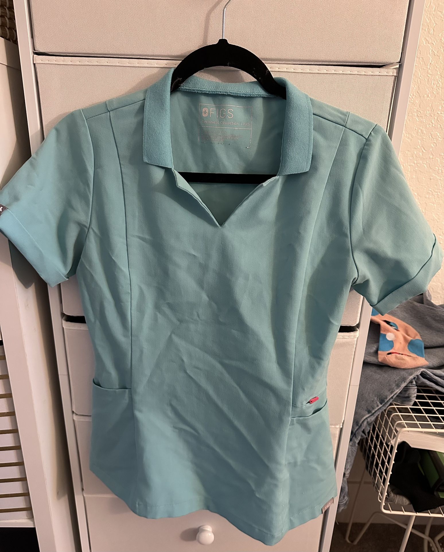 FIGS WOMEN’S SCRUB SET (Top & Pant)