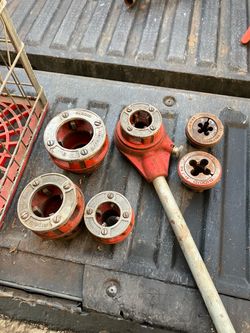 Pipe threader