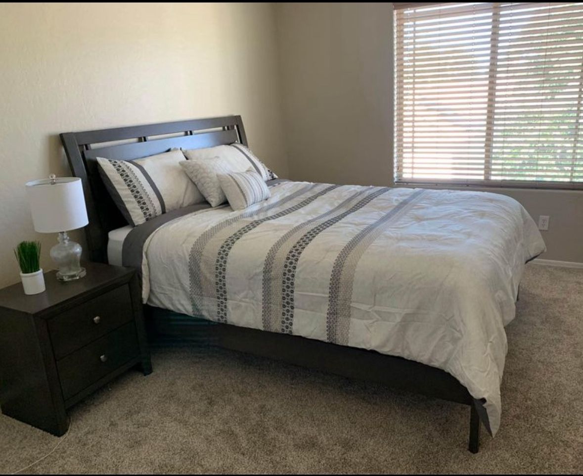 Living spaces bedroom (Chad Grey)