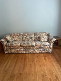 SOFA & LOVE SEAT BROYHILL