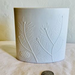 Vintage Quon Quon Japan white piece pine cone vase