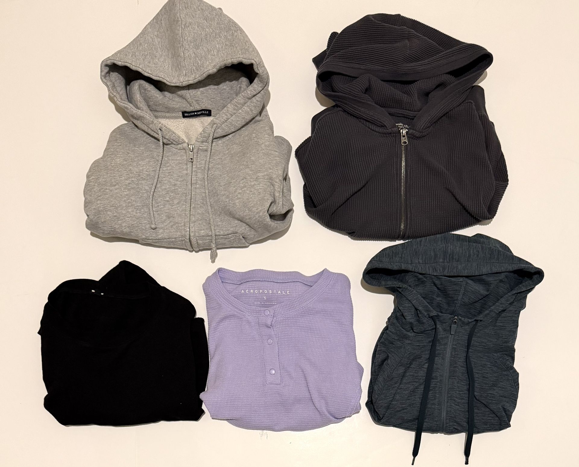 Women’s Junior’s Clothes Bundle lot of 5 Sweaters Sweatshirts Hoodies Size XS/S All for $25