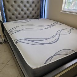 NEW QUEEN-SIZE MATTRESS AND BOX SPRING 🆕️