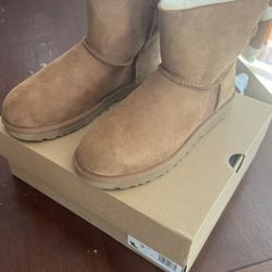 BRAND NEW UGG HERITAGE BOW BOOTS