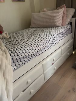 Only bed no mattress