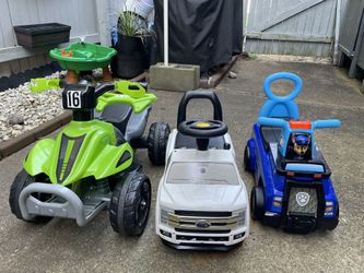 Lot of toys only the green n white