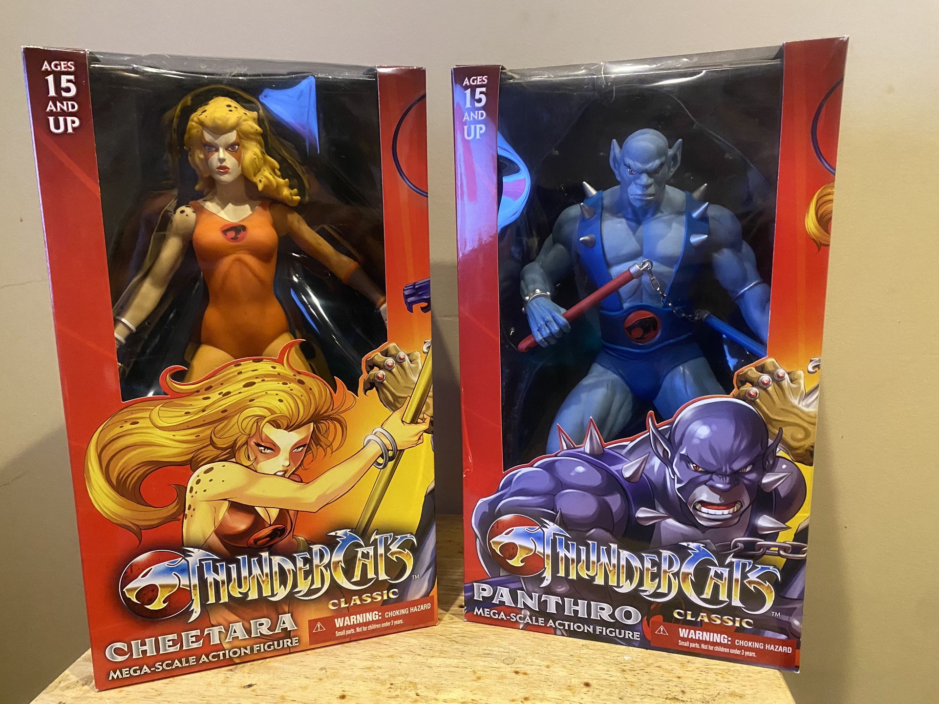 Mega Scale Action Figures Mezco Thundercats Panthro & Cheetara Set