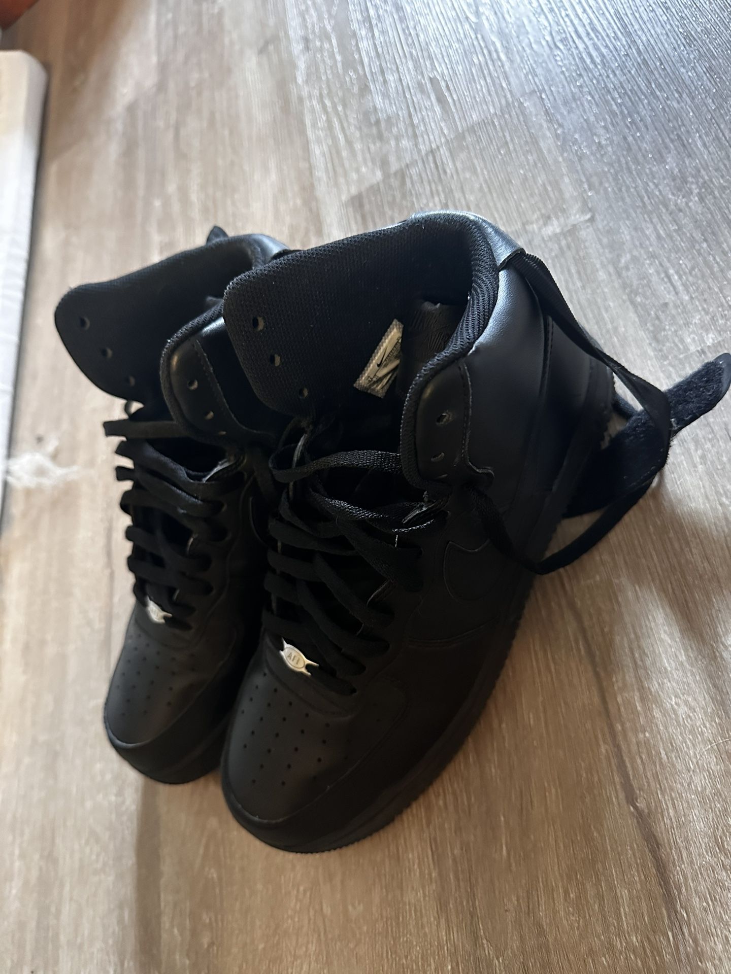 High Top Black Air Forces Size 11 Men’s