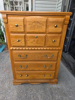 Samuel Lawrence 5 Drawer with Tray Dresser Chest