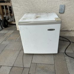 Mini Fridge 