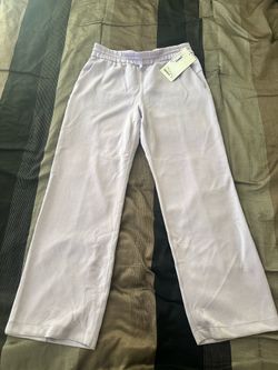 * Lululemon Softstreme High-Rise Pant SHORT length, Size 8, very light Lavender color