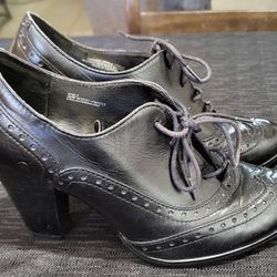 Born "Witchy Poo" Women's Shoes