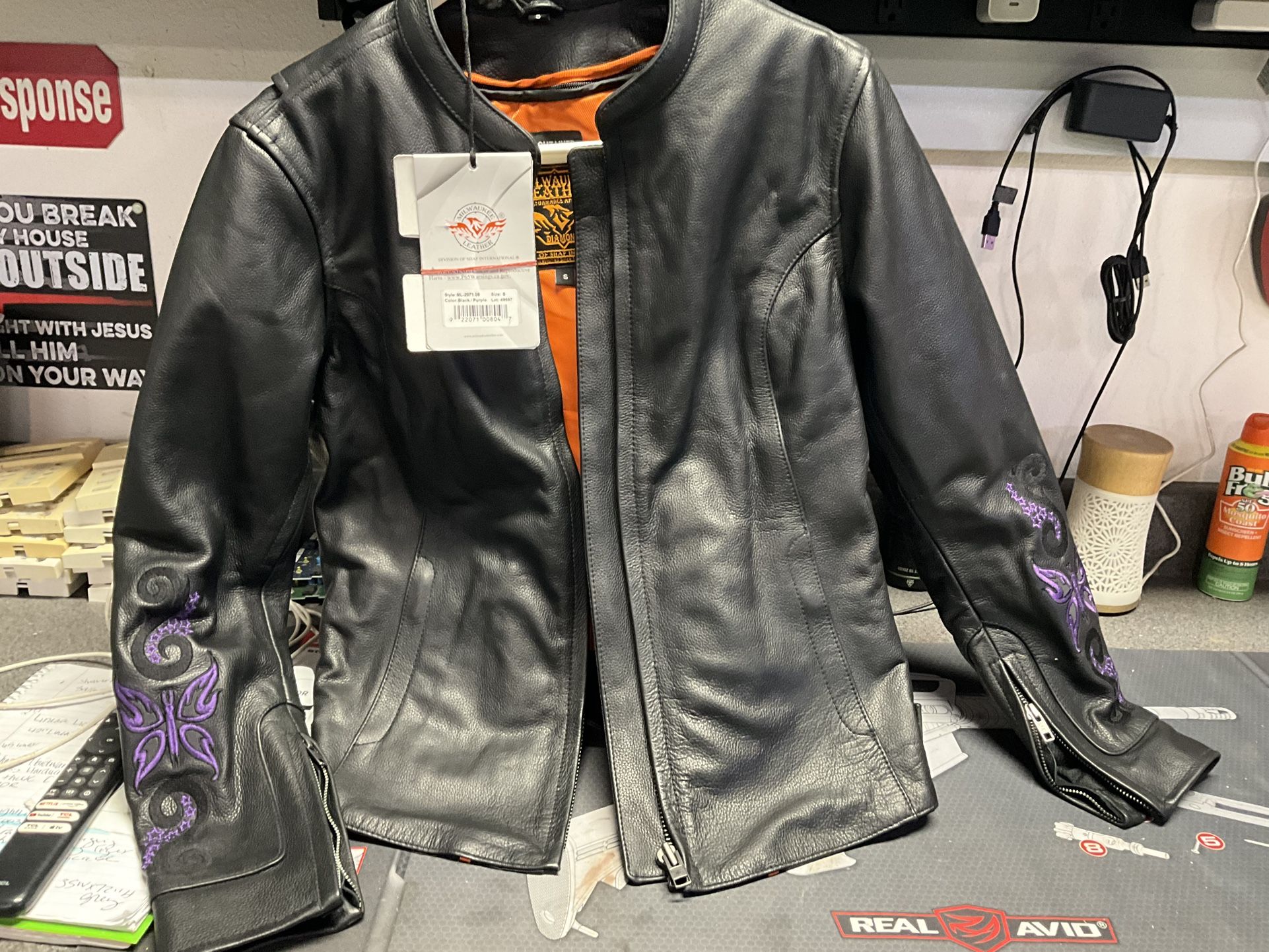 New Leather Milwaukee Jacket Size Small