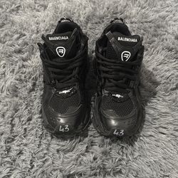 Black balinciaga runners