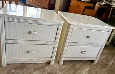 FREE! Pre-owned pair of white nightstands