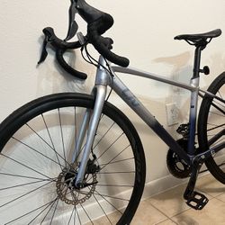 MSRP $1,100. Like New Giant Avail AR 3