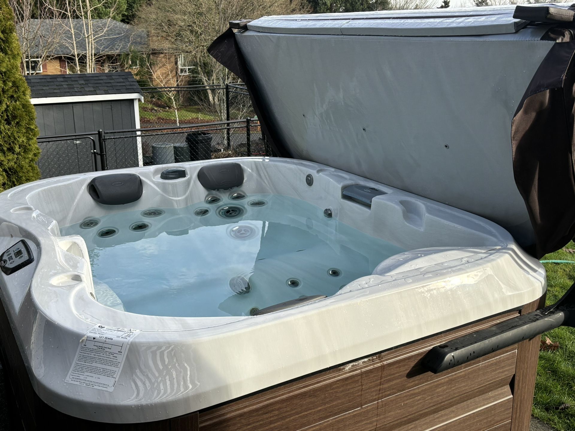 Jacuzzi 6x6 Three Person Like New