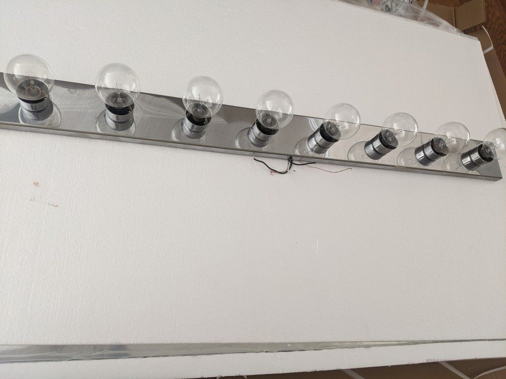 Bathroom 8 Bulb 💡 Wall Lamp