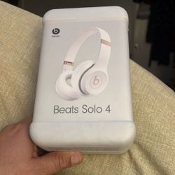 Beats Solo 4