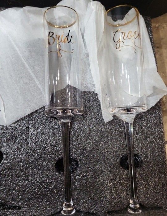 Wedding Flutes Bride & Groom