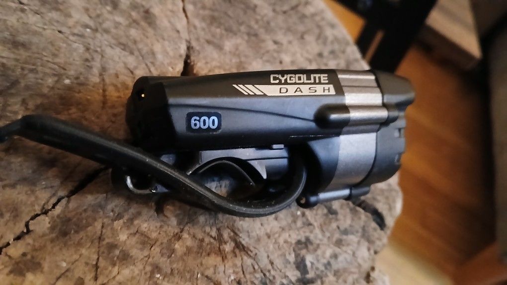Cygolite Dash Pro • 600 Lumen BRIGHT Headlight USB Rechargable Bike Bicycle 4 Modes LED Daytime/Nighttime NWOB