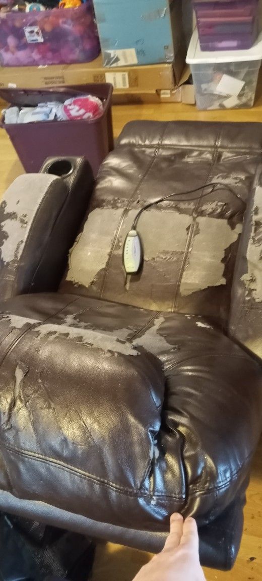 FREE RECLINER CHAIR
