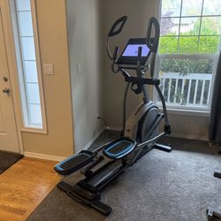 NordicTrack Commercial 14.9 Smart Elliptical Black/Gray