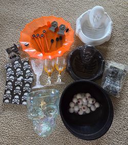 Halloween Party Serving Stuff, Napkins, Bowls, Bags, Confetti, Cups, Eyeballs, etc