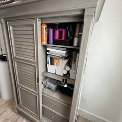 Cabinets - media Center