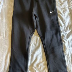 Nike Standard Fit Taper Leg Sweatpants Brand New 