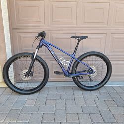 TREK ROSCOE 6 MOUNTAIN BIKE 27.5 INCH 1 X 10 DRIVETRAIN DROPPER POST SEAT LIKE NEW( CHECK MY OTHER BIKES)