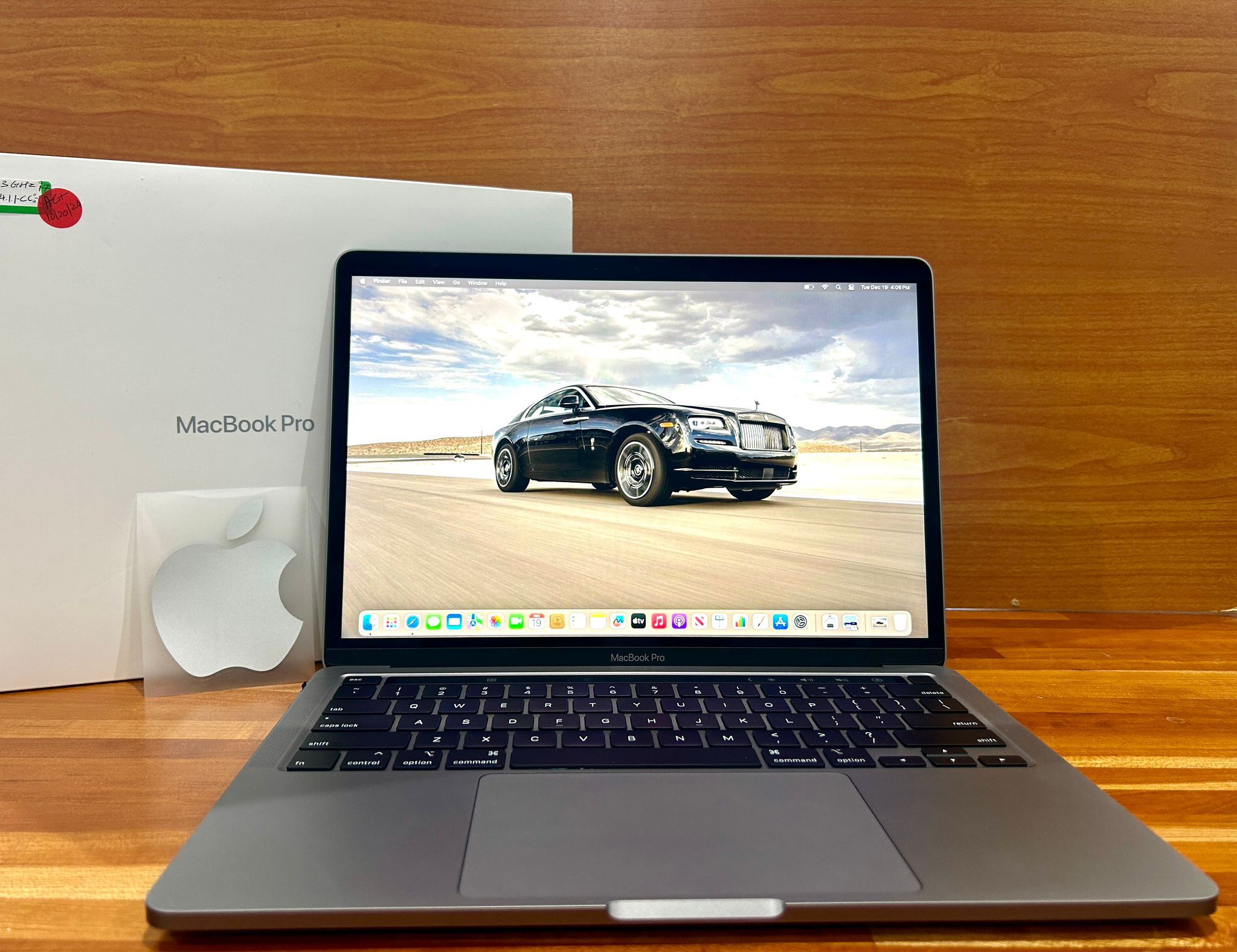 Macbook Pro 13 2020 | i7 32gb ram 2TB  MacBook Pro 13” TouchBar