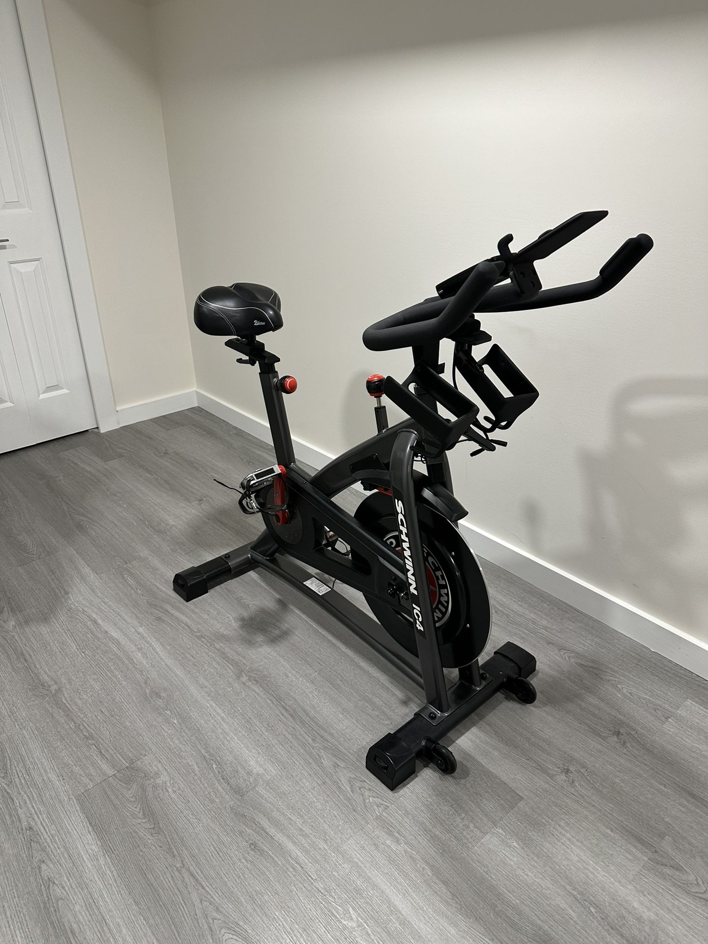 Indoor Cycling Bike Schwinn Ic4 Bike Bicycle Road Gym Fitness Exercise Home Stationary Display 