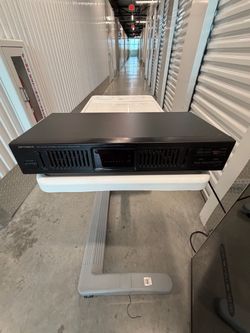 Optimus 31-2030 10 Band Stereo Graphic EQ Equalizer w/Spectrum Display.  Used in good condition with some  cosmetic blemishes. These blemishes are in 