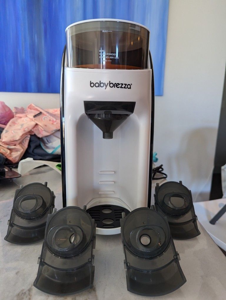 Baby Brezza Formula Pro Advanced + Four Extra Funnels