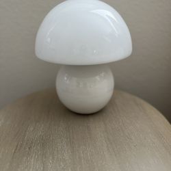 Ceramic table lamp