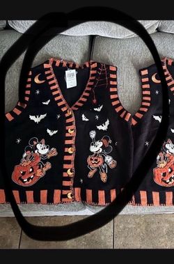 Disney Halloween fits Medium