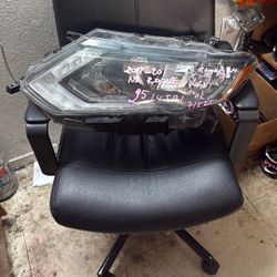 2020 Nissan Rogue  Left Headlight 
