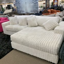 SOFAS/SECTIONALS 